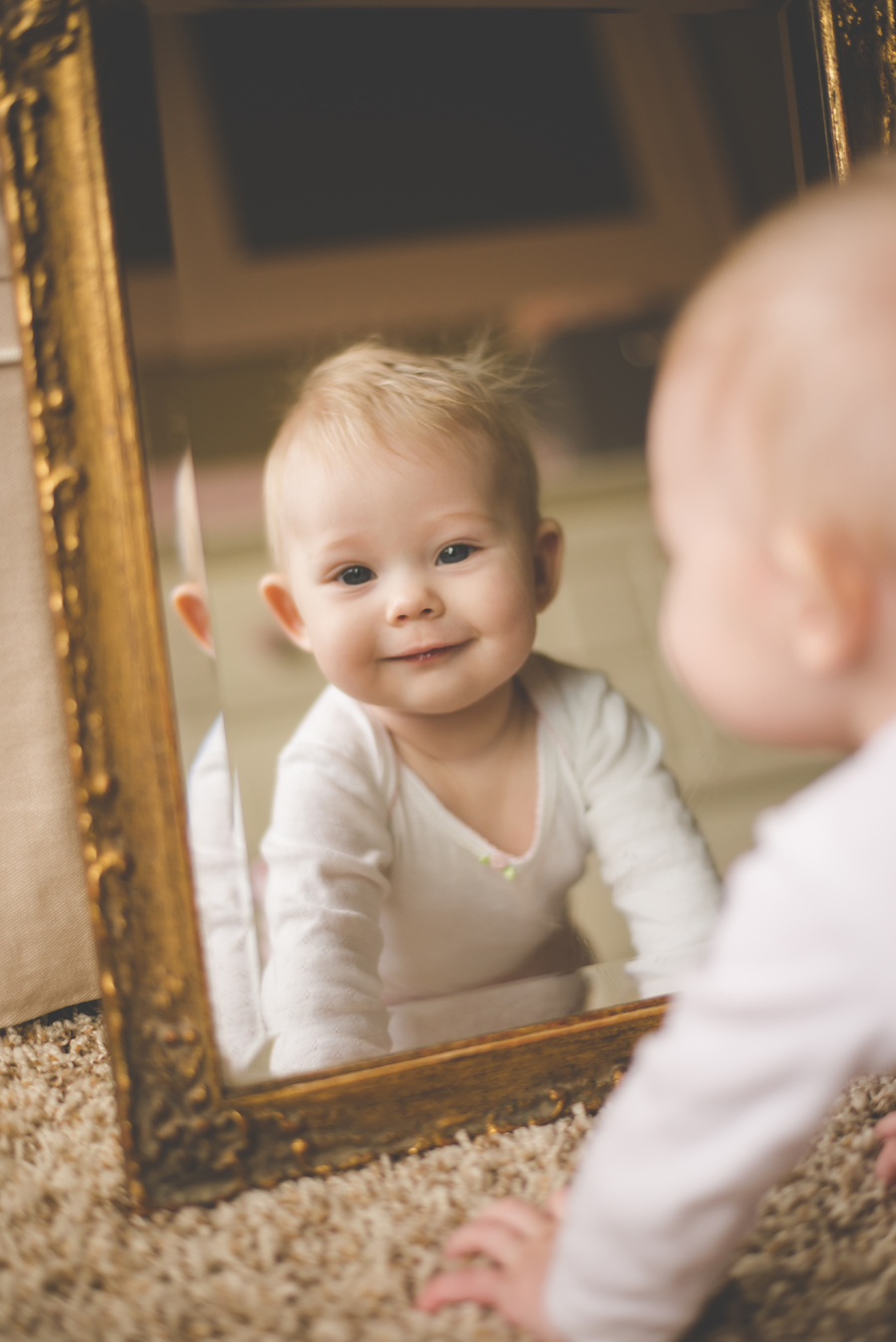 tulsa-photographer-baby-smiling-mirror